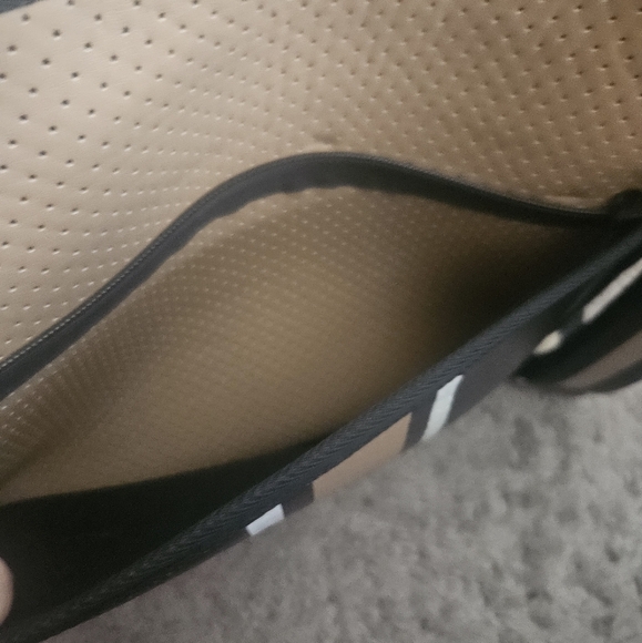 Haute Shore Blake Boss Crossbody Black And Tan Fall Travel - Picture 7 of 13